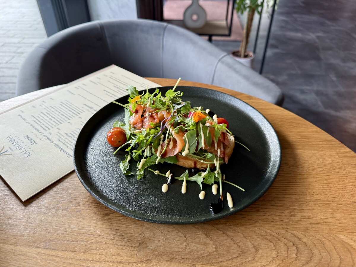 Salmon sandwich with stracciatella