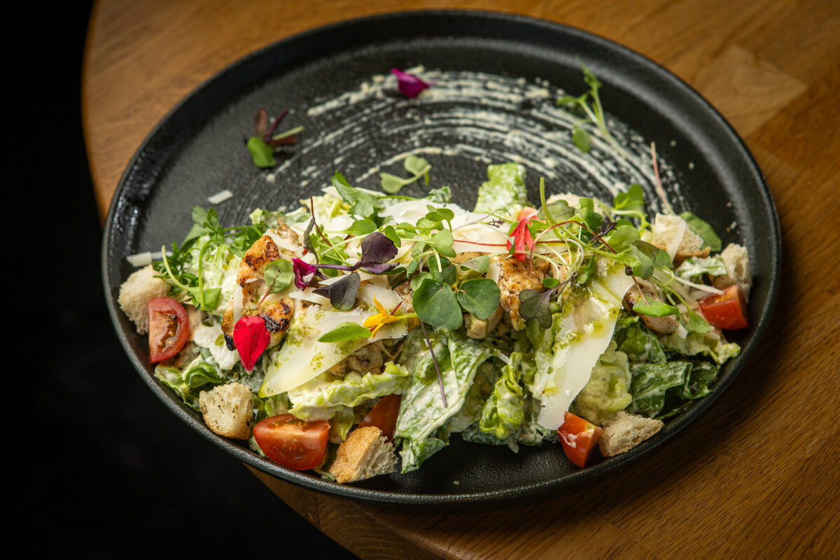 Ceasar salad with grilled chicken